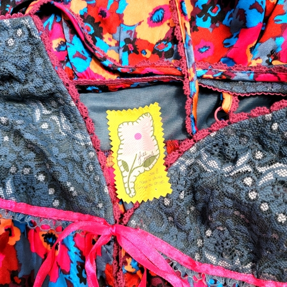 Free People Silk and Lace Top, size 8 - Picture 4 of 4